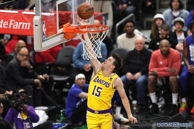 湖东说念主球员里夫斯:其实今天挺战抖的